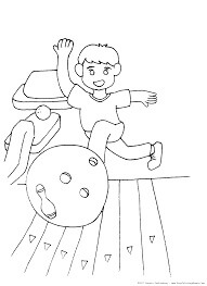 Niño jugando a los Bolos