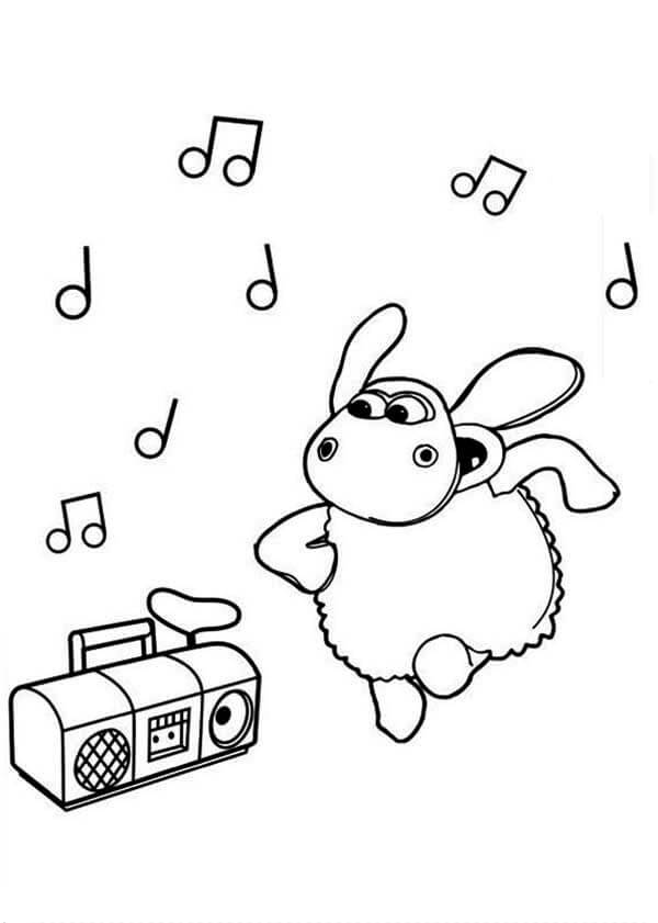Timmy Baila Mientras Escucha Música De La Radio